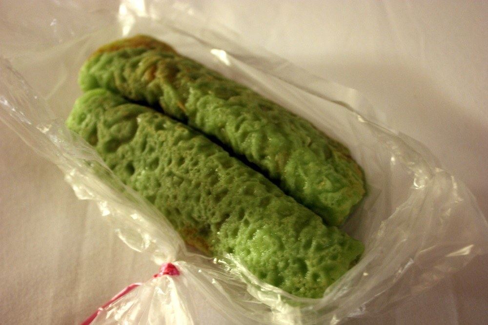 Kueh Dadar – Pandan-Crêpes mit Kokos