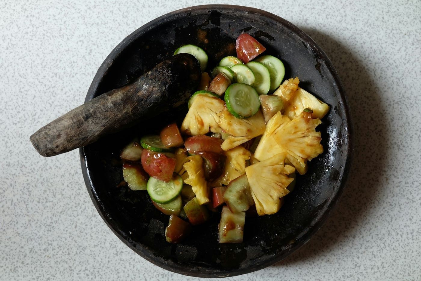 Rojak – Obst-Gemüse-Salat mit Erdnusssauce